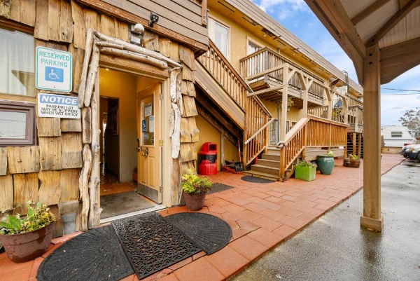 Qupqugiaq Inn image 16