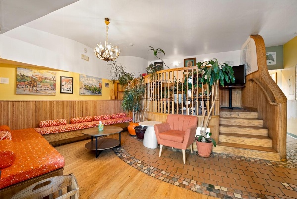 Qupqugiaq Inn image 7