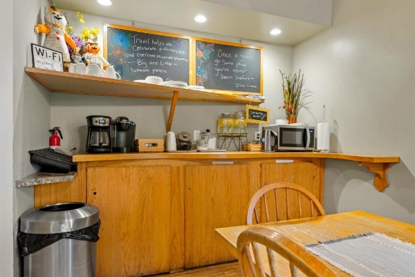 Qupqugiaq Inn image 8